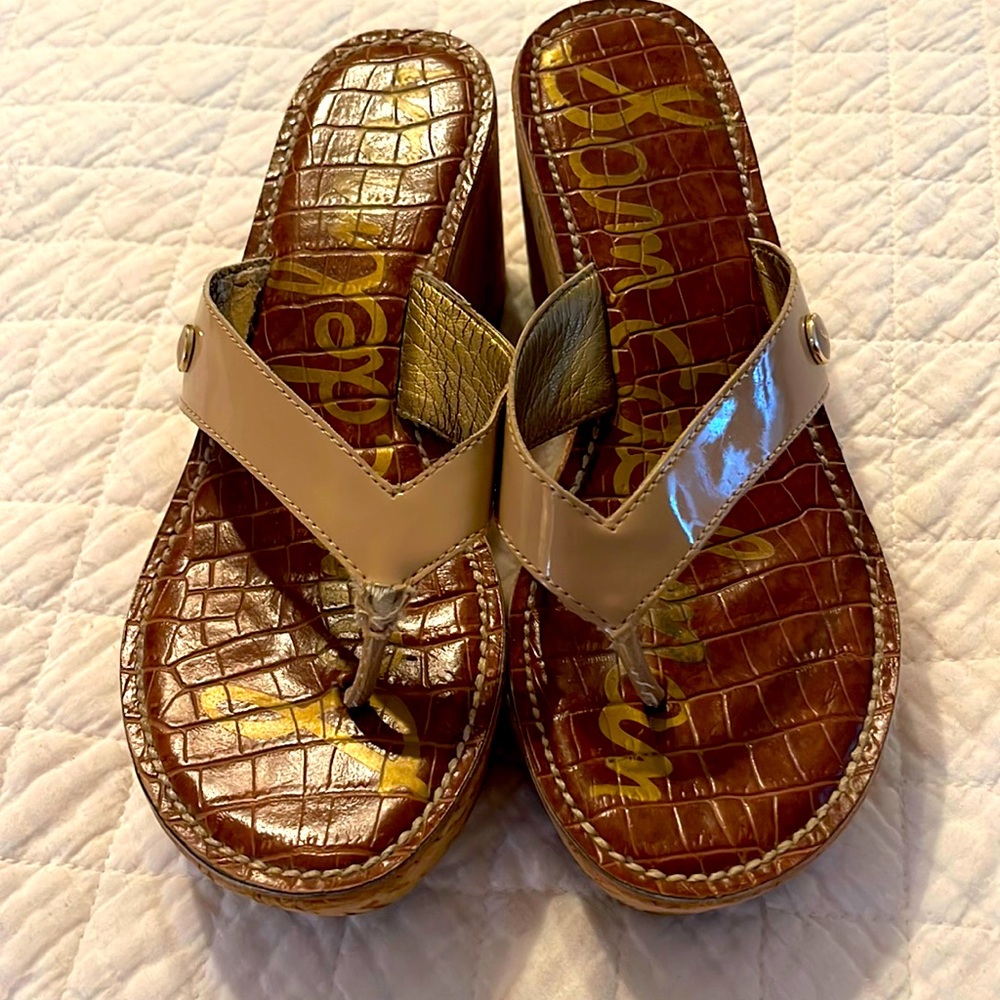 Sam Edelman nude patent wedge flip flops